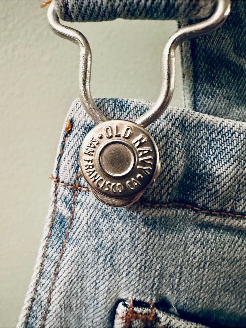 Old Navy Light Blue Distressed Denim Overalls Women’s Sz 8 Waist 30” Insm 26.5” - Picture 6 of 10